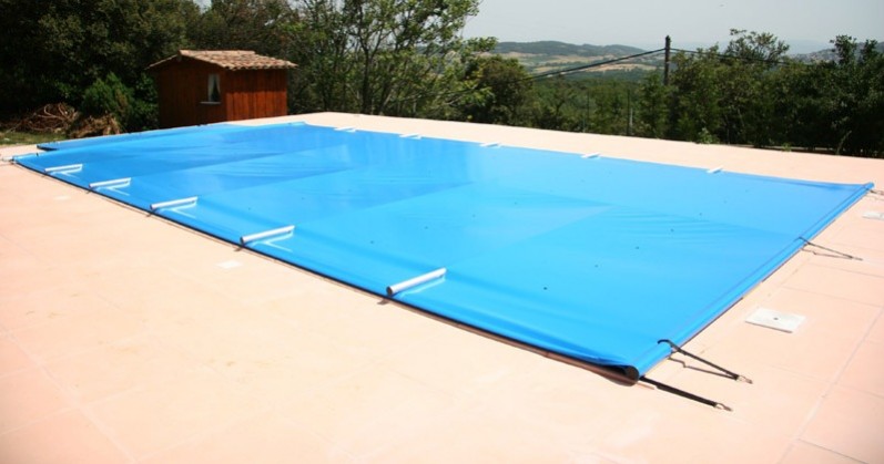 Comment installer une bâche d'hiver pour sa piscine?